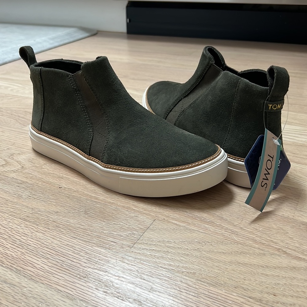 NWT TOMS olive green suede boots